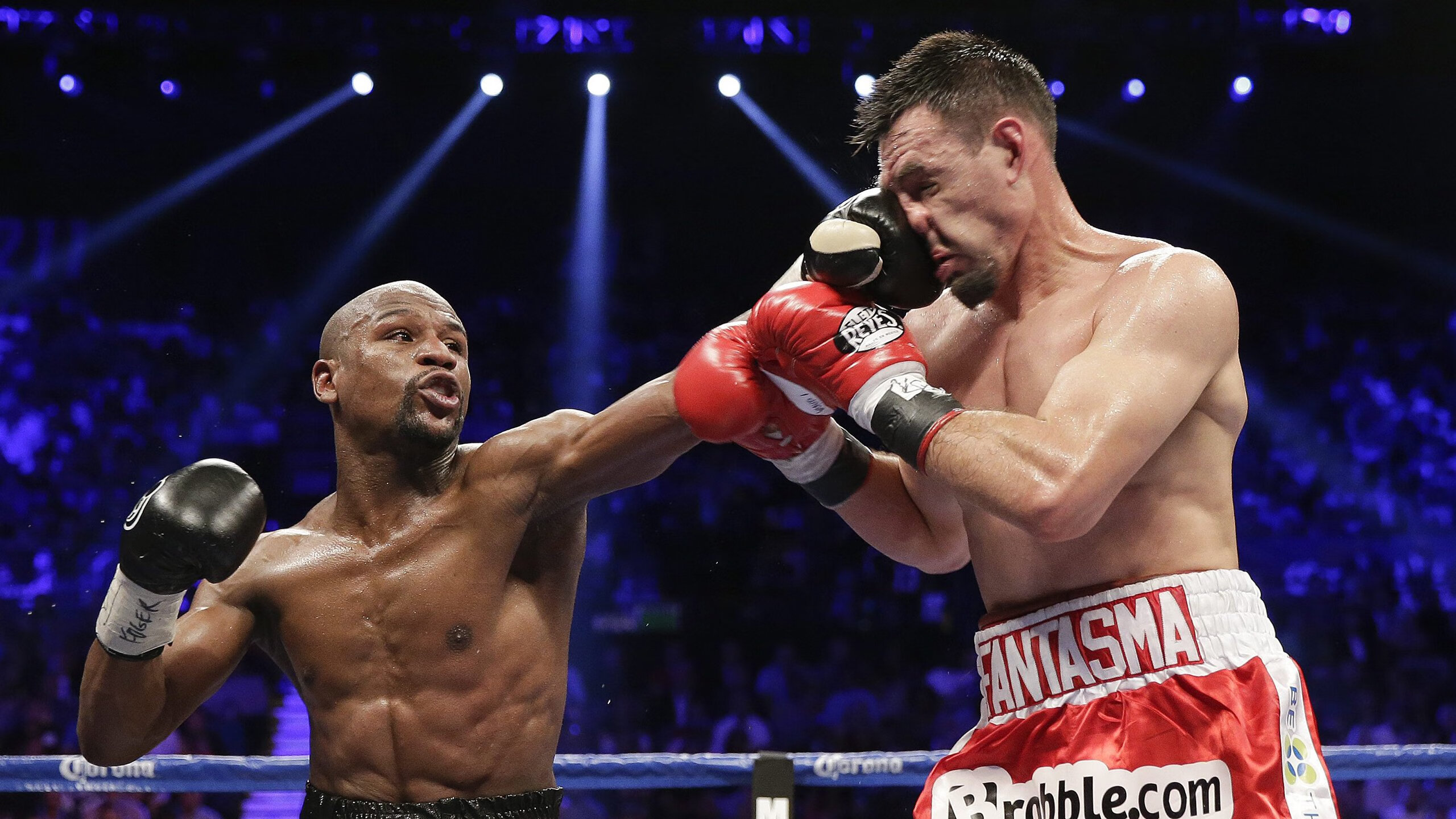 体育新闻中心发布体育记者数字工具包,体育记者连续拍下的一组照片