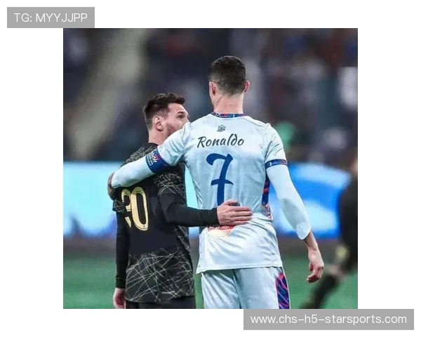 C罗社媒点赞神秘账号，球迷疯猜意味深长