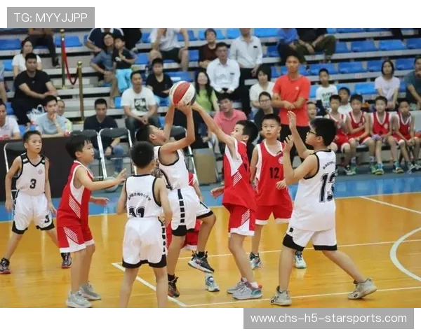 篮球少年展现新时代的中国力量，篮球运动少年