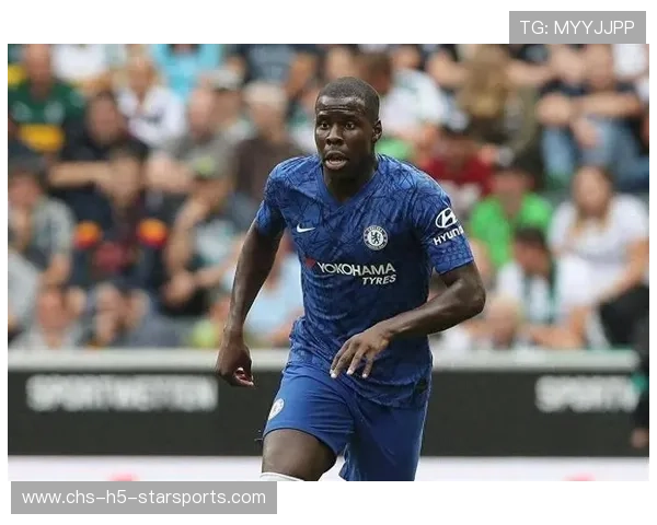 山东泰山祖马贴身卡位强硬,对手背身拿球直接被断 山东泰山祖马贴身卡位强硬,对手背身拿球直接被断